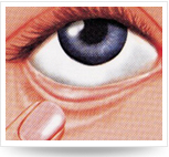 頭仰后，用食指將下眼瞼下拉，使其成袋狀