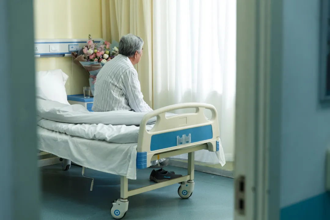 一場車禍，男子四年流淚不止，沒想到因為羊膜關(guān)上了＂淚閘＂